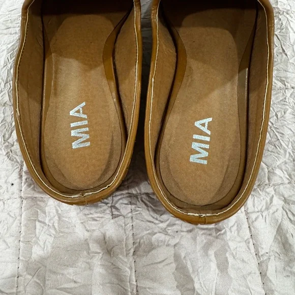 MIA Tan Woven Pointed Toe Mules - Size 8 - Picture 3 of 4